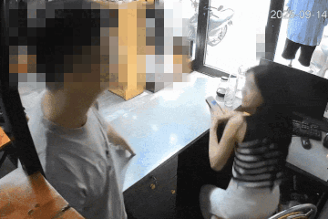 Co gai bi ga thanh nien quay roi trong shop quan ao o Ninh Binh hinh anh