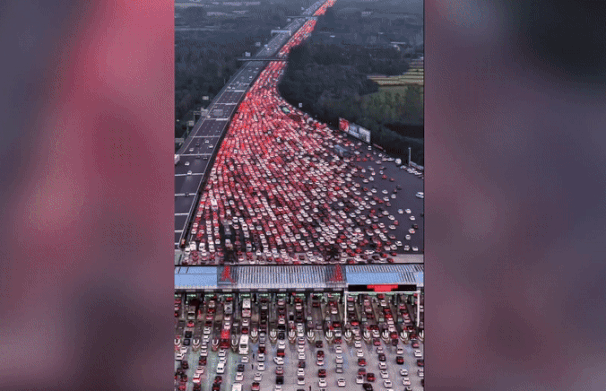 Canh ket xe gay choang ngop o Trung Quoc nhin tu tren cao hinh anh