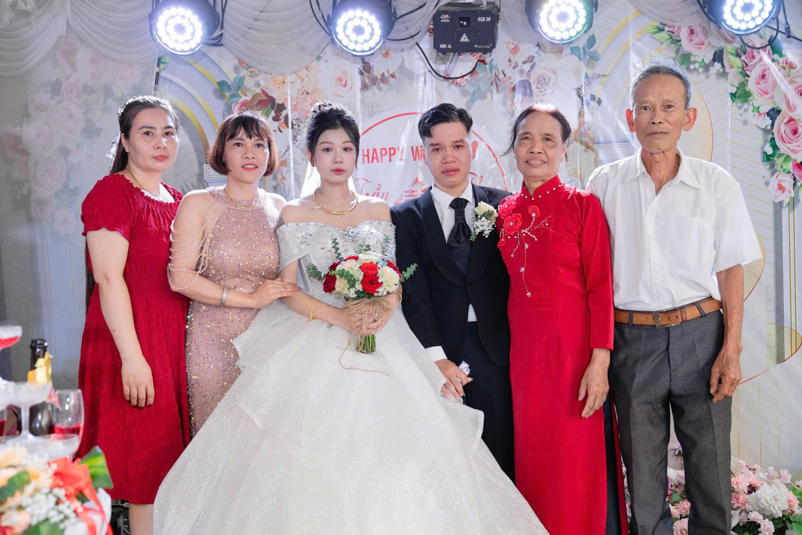 khoc trong ngay cuoi anh 2