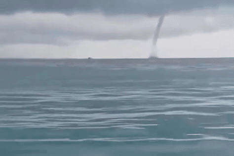 Voi rong xuat hien ngoai khoi Phu Quoc hinh anh