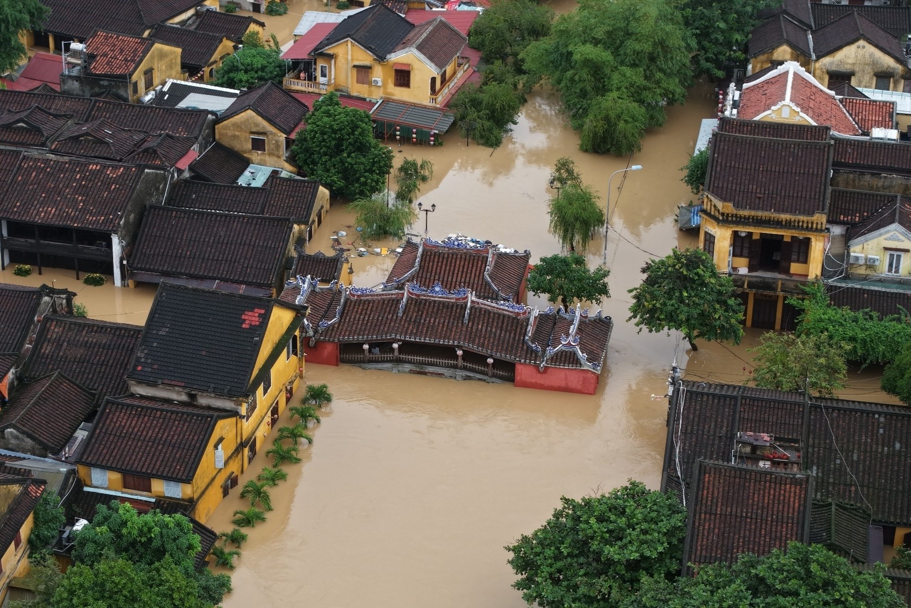 Flycam canh lu lich su o Hue, Hoi An: Cac bieu tuong du lich bien mat hinh anh