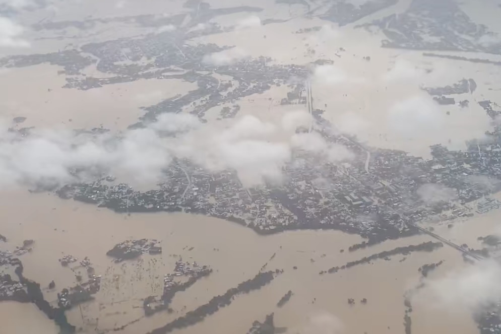 Goc nhin tu may bay, toan canh ngap lich su o Da Nang hinh anh