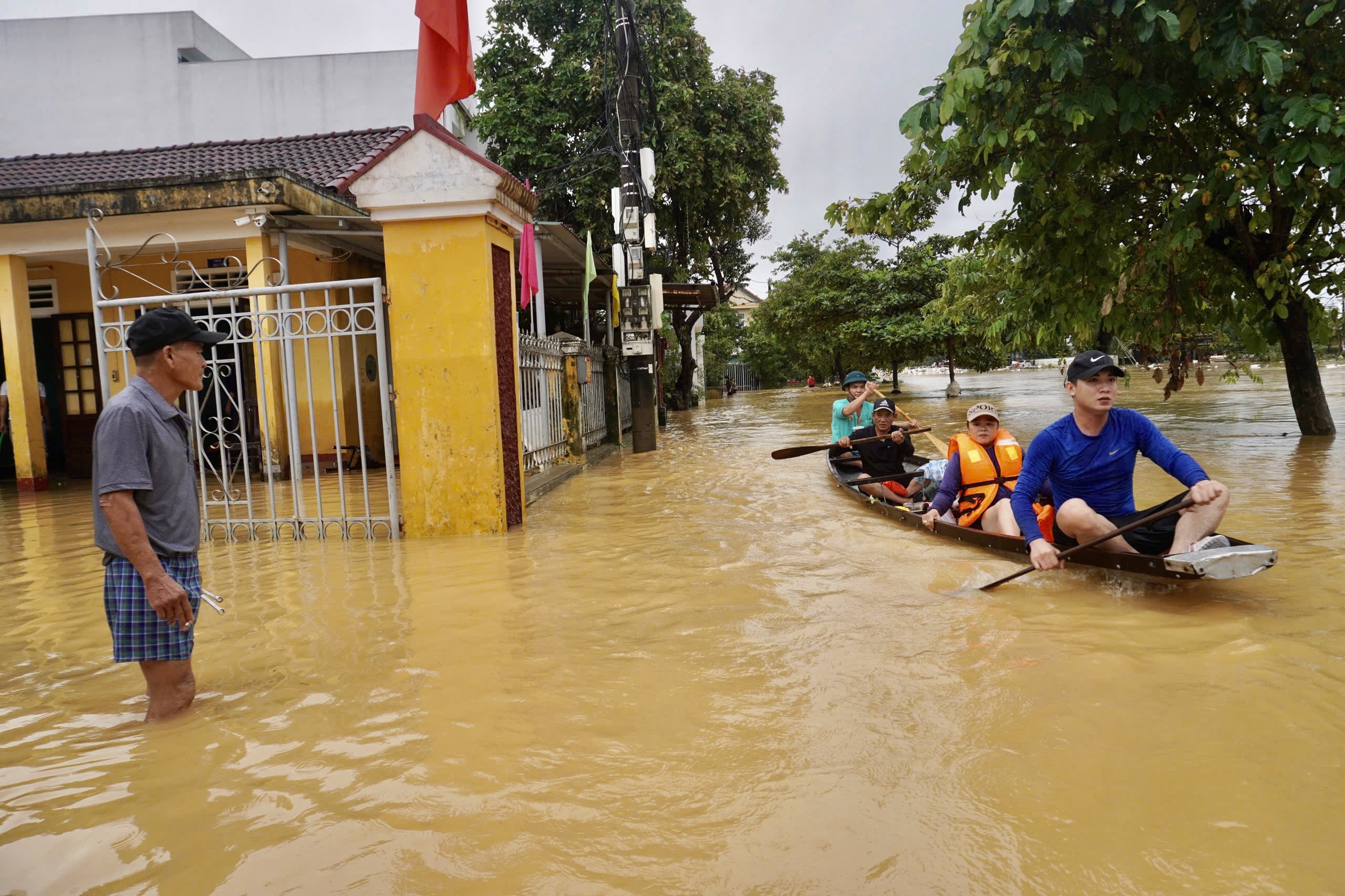 lũ lịch sử đà nẵng  ảnh 8 lu lich su da nang anh 8