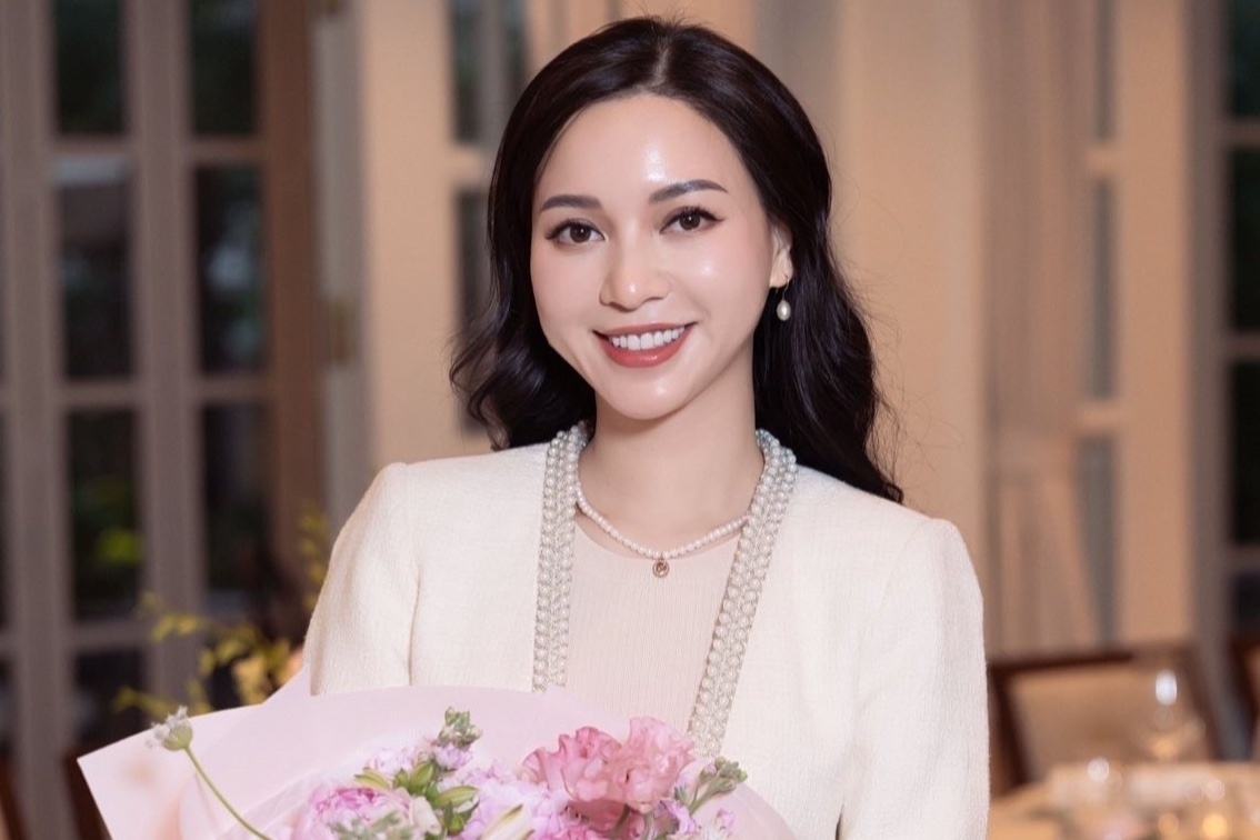 Hannah Olala ke toan canh vu bong tay trang co doi hinh anh