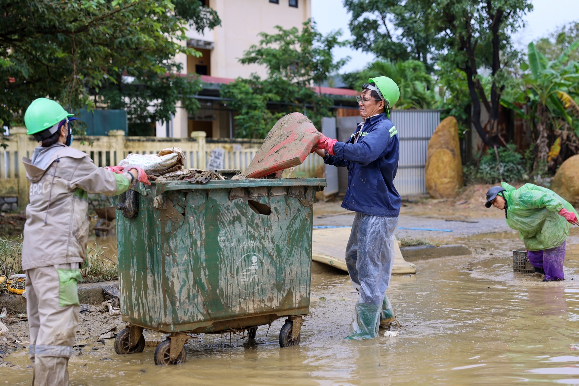 mưa lớn ở huế  ảnh 9 mua lon o hue anh 9