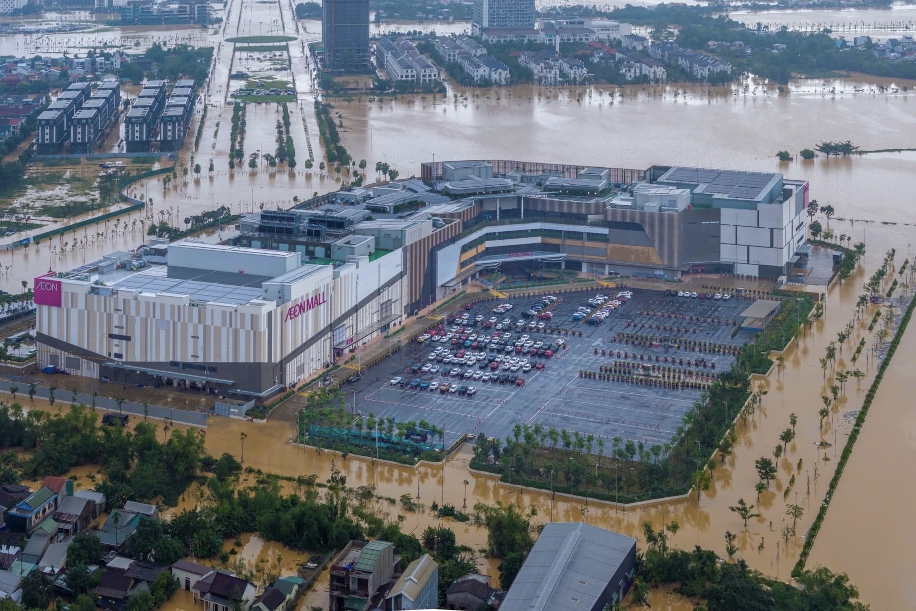 Vi sao Aeon Mall van kho rao du nam o 'ron lu' cua Hue? hinh anh