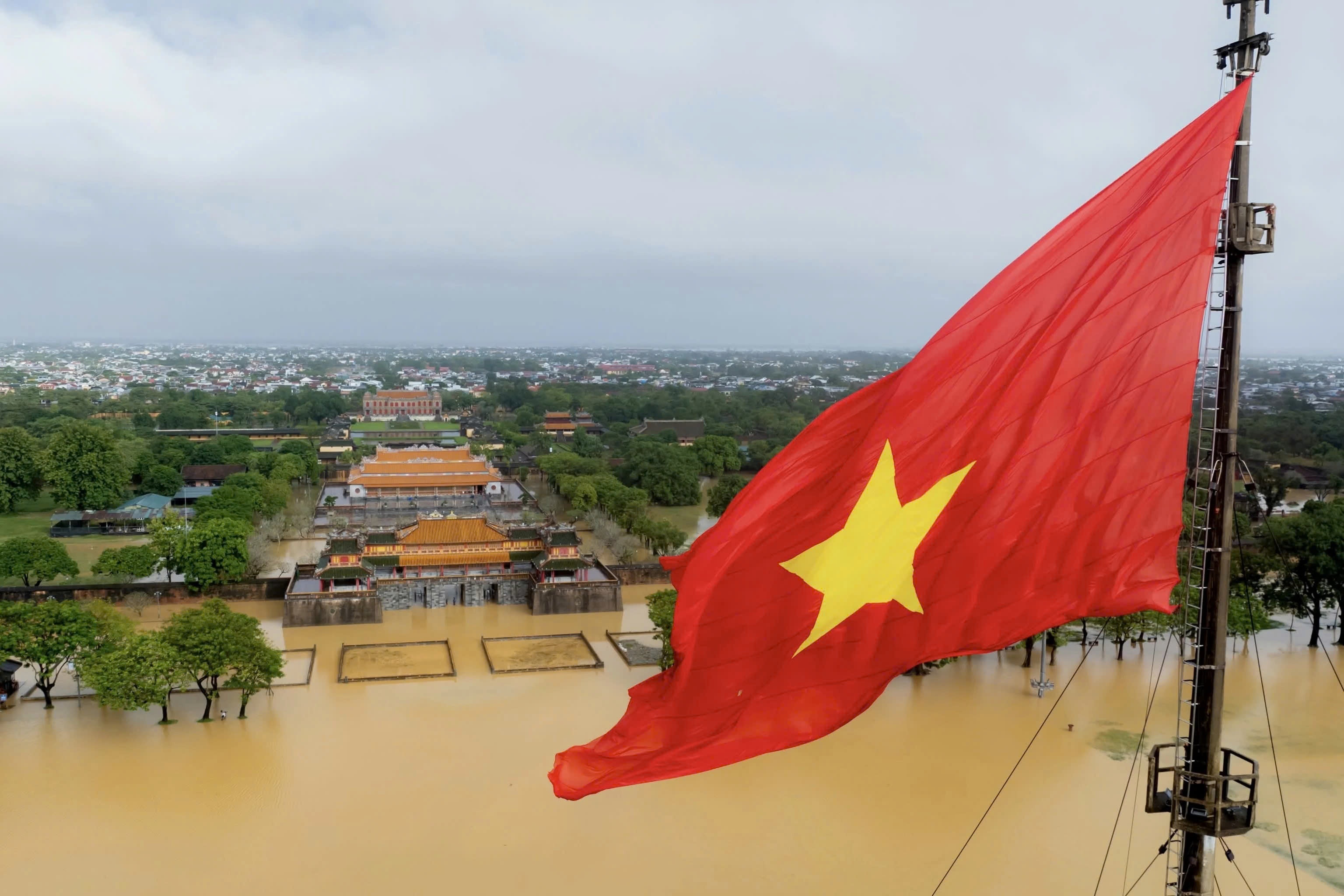 hue sau tran lut anh 38