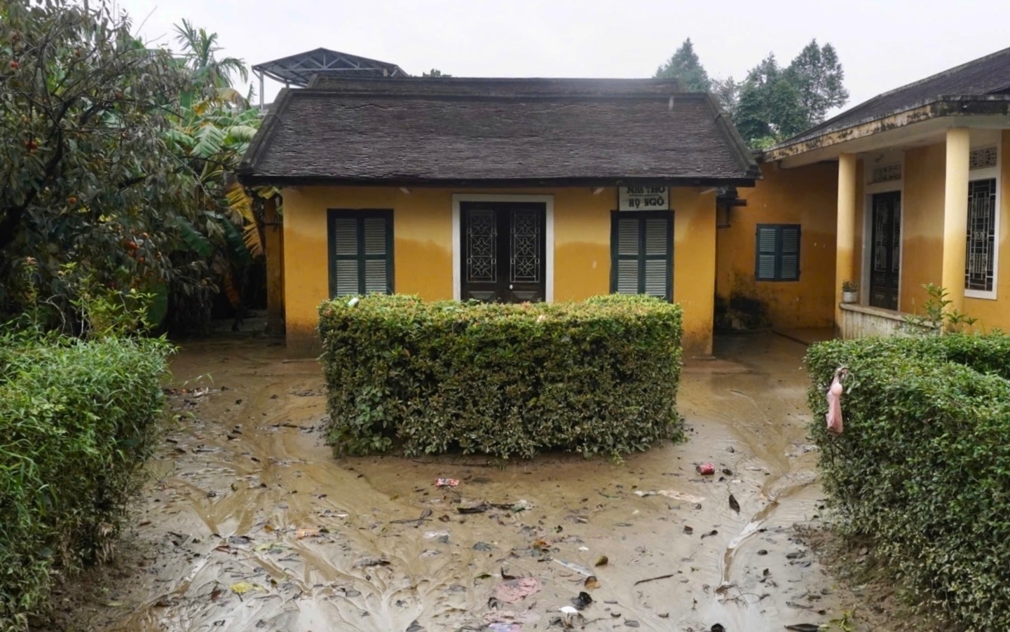 Hue sau mua lu lich su hinh anh