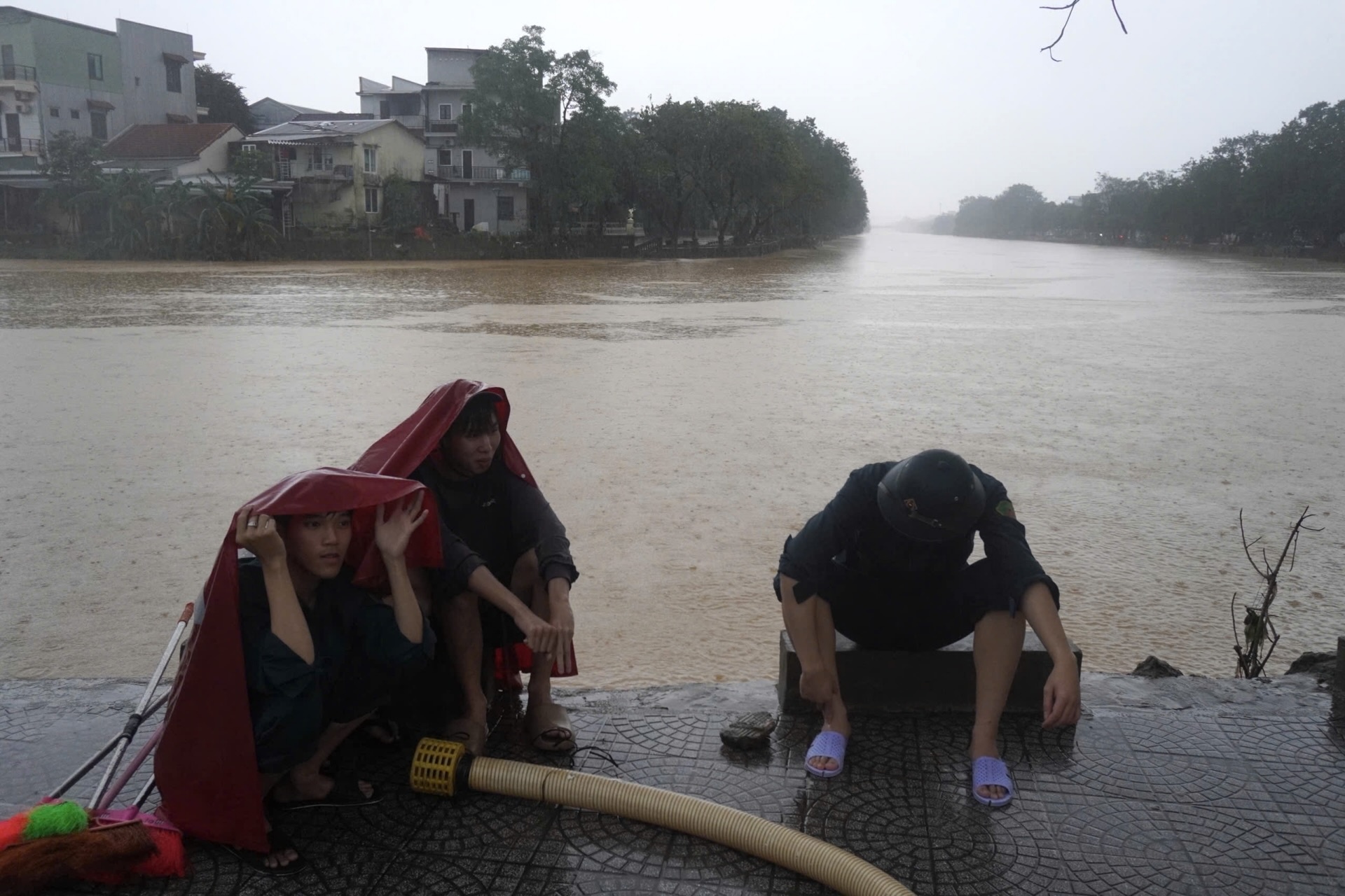 con lu lich su hue anh 4