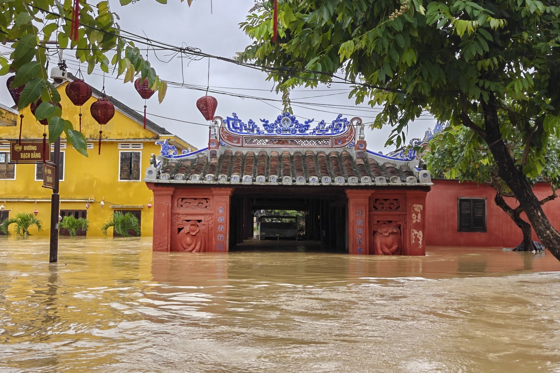 hue sau tran lut anh 16