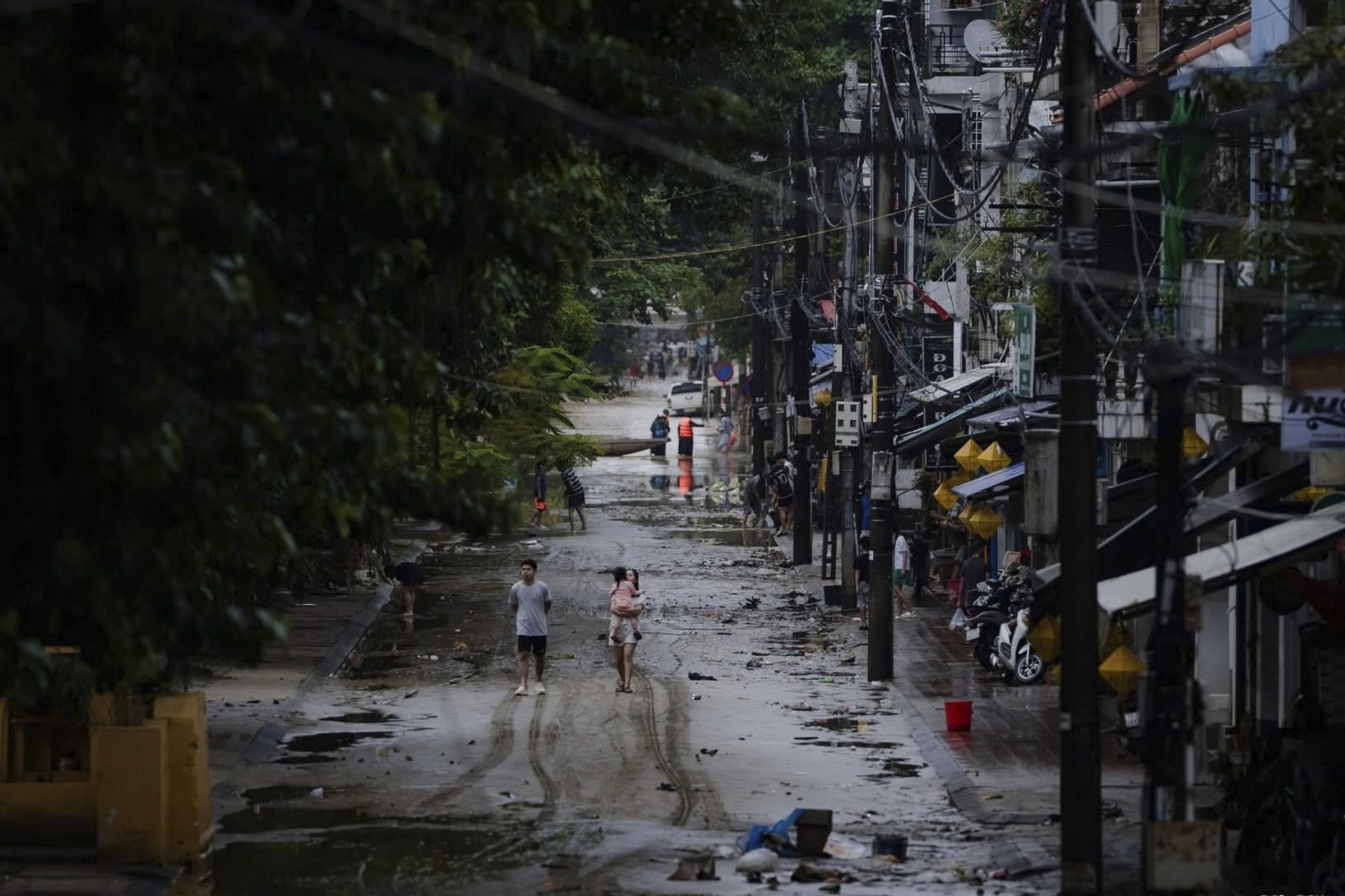 hue sau tran lut anh 37