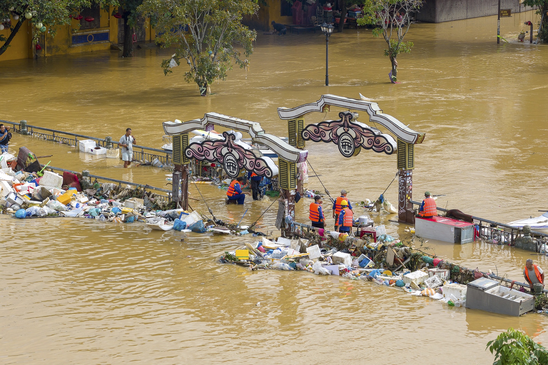 hue sau tran lut anh 23