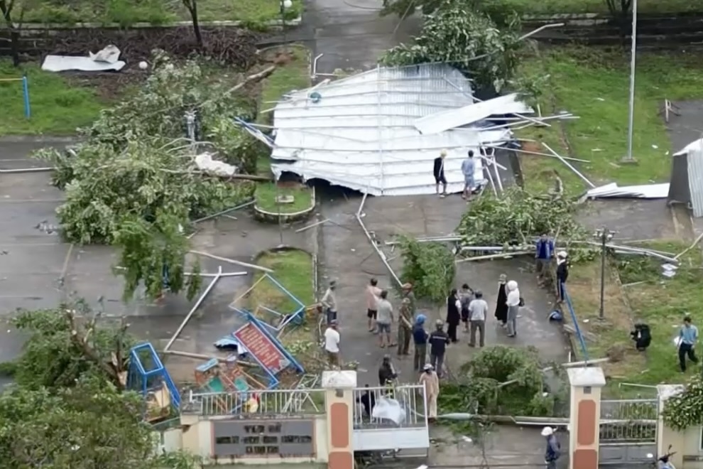 Canh tan hoang tai xa o Da Nang sau tran loc xoay kinh hoang hinh anh