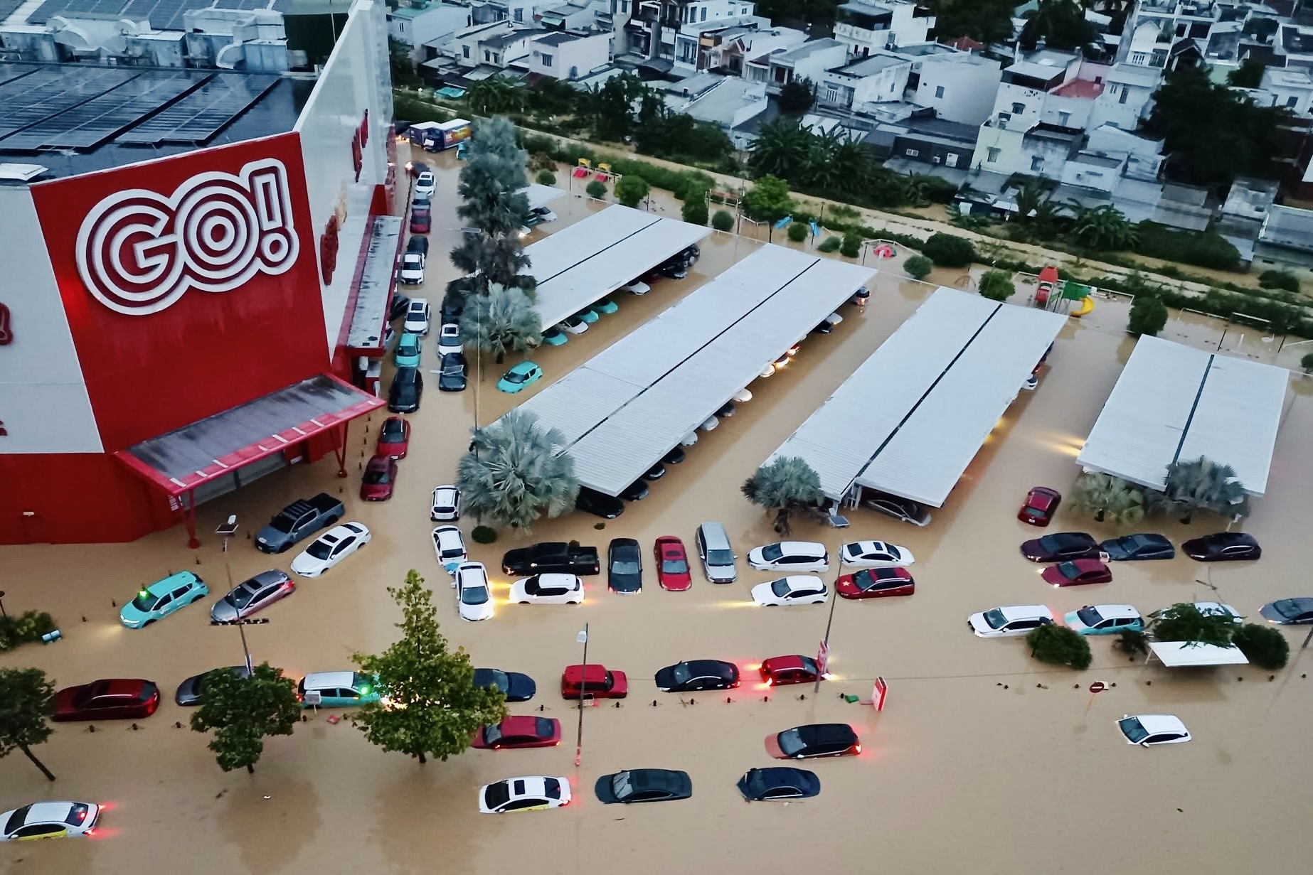 Lu vuot muc lich su, Nha Trang ngap nang 'chua tung thay' hinh anh