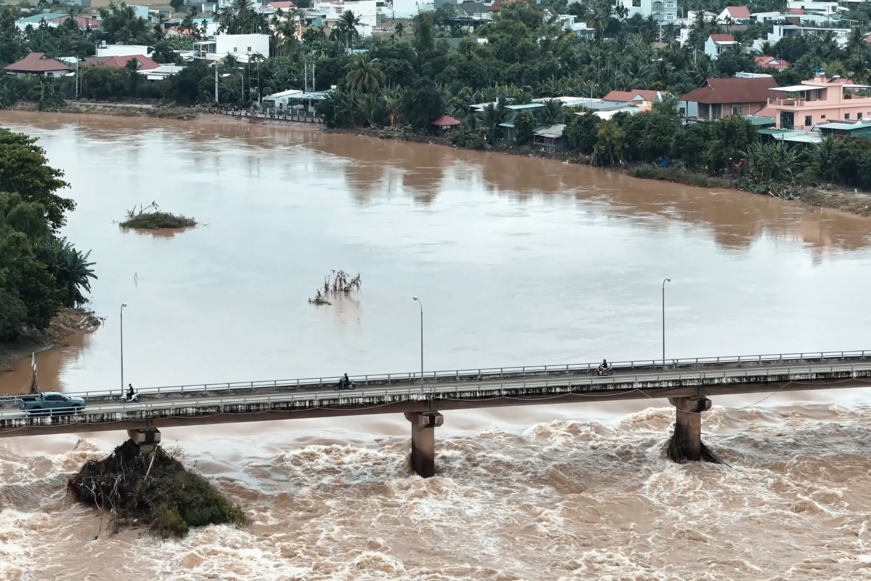 Toan canh tai thiet cuoc song o Nha Trang sau lu du hinh anh