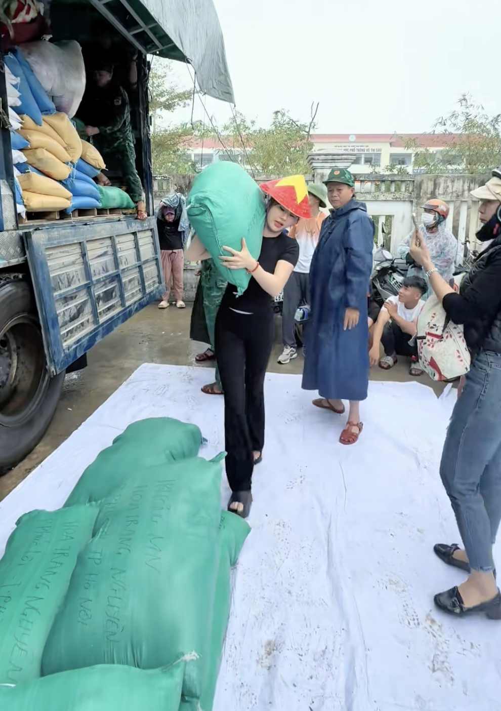 co gai Tuyen Quang anh 1