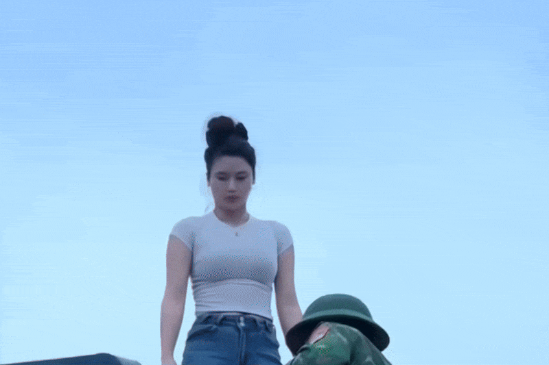 2,2 trieu luot xem co gai Tuyen Quang lai xe 30 tan, boc hang cuu tro hinh anh