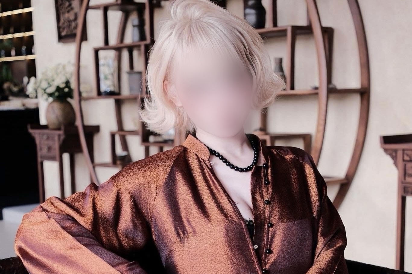 'Ao dai' phanh cuc, lo ren gay tranh cai: Ranh gioi cach tan o dau? hinh anh