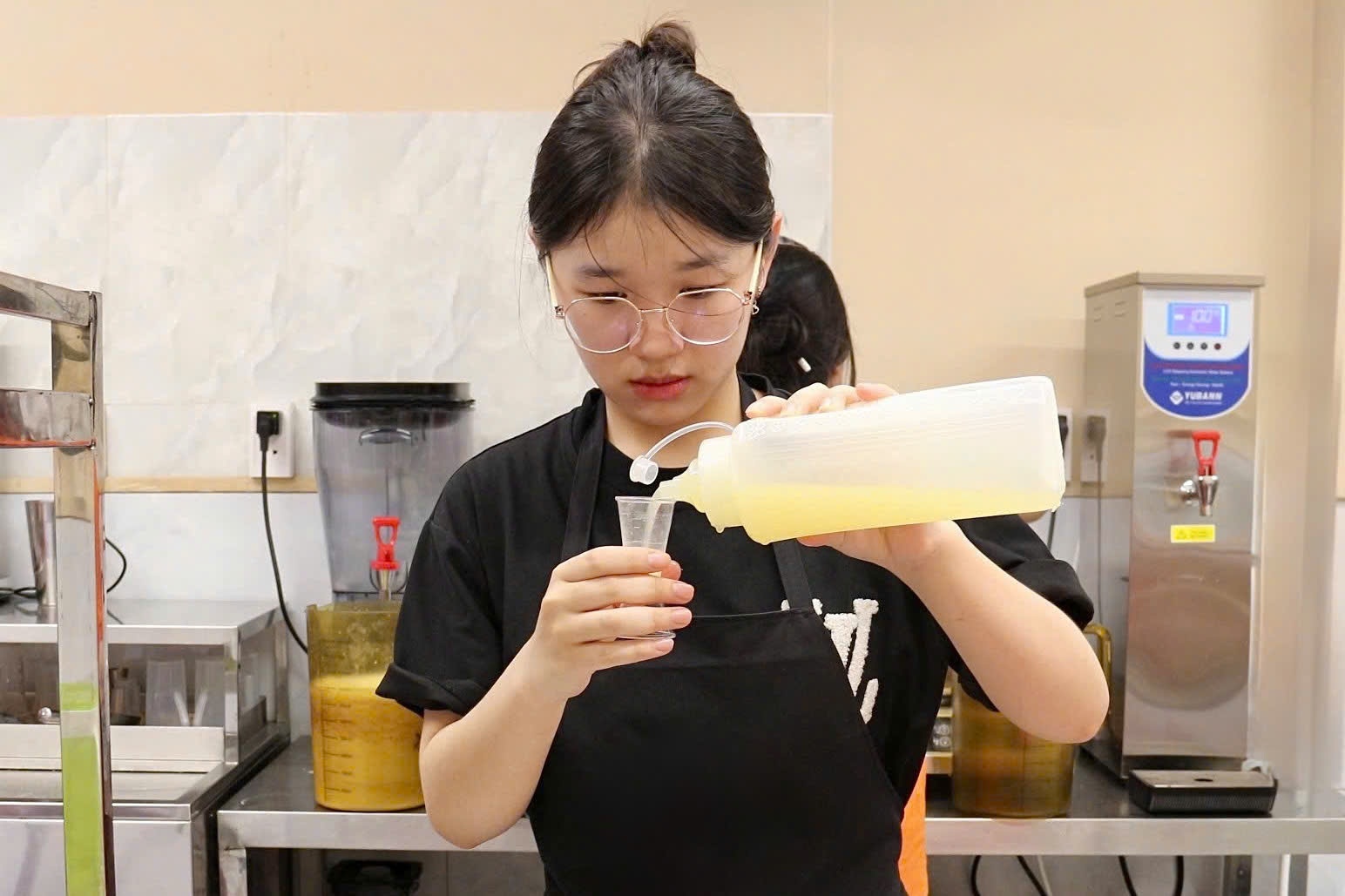 Tra sua 7.000 dong/ly o TP.HCM het thoi? hinh anh