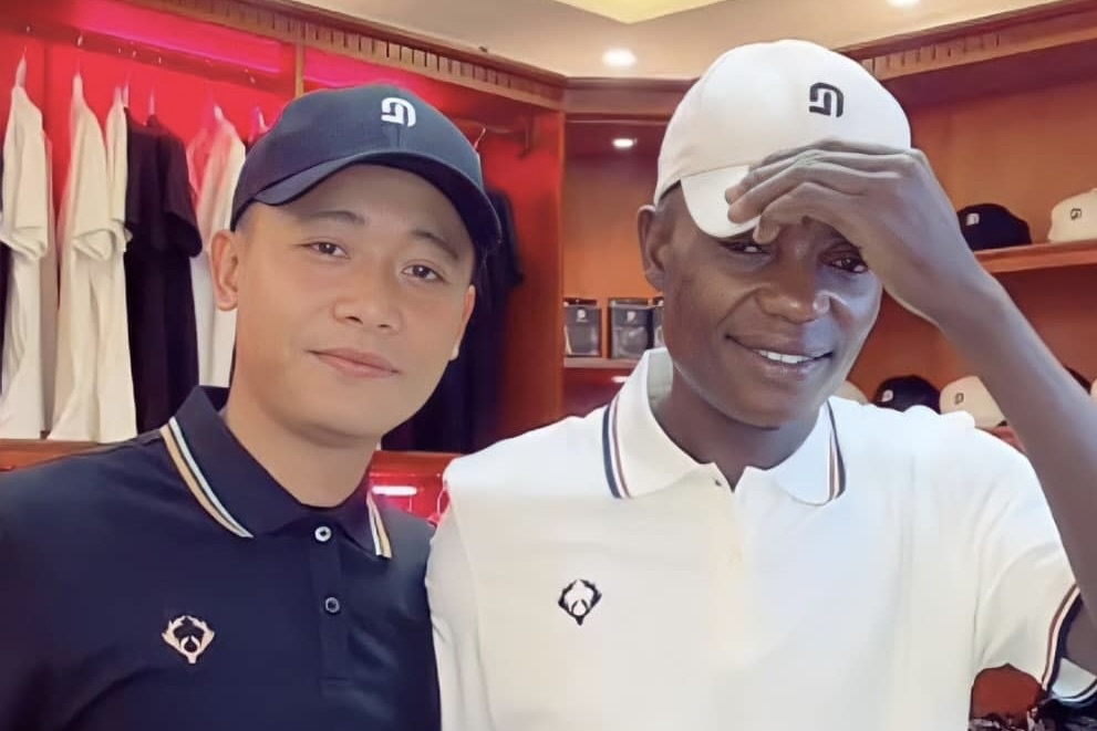 Lindo to bi Team chau Phi 'duoi' khoi nhom hinh anh