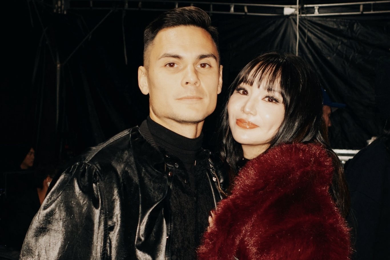 Cau thu Viet kieu cong khai ban gai ca si o Dai Loan hinh anh