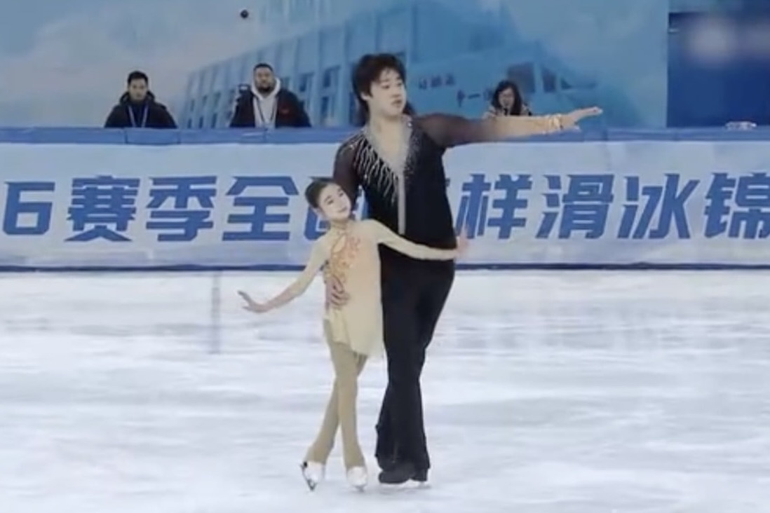 Cap doi truot bang 'dua lech' o Trung Quoc gay phan no hinh anh