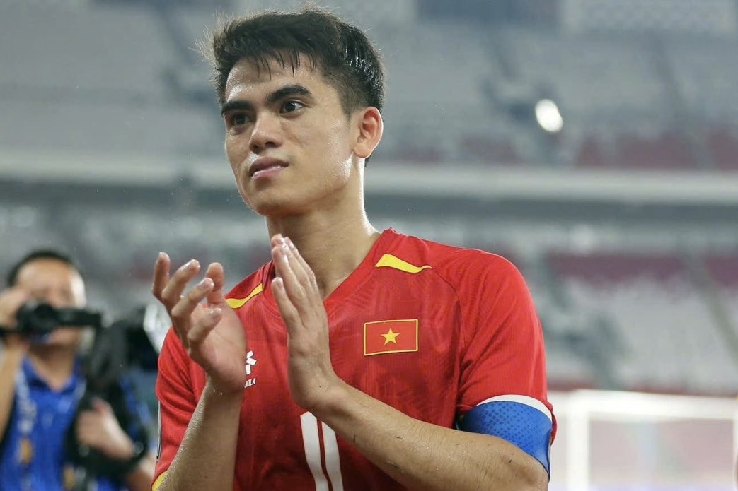 Dan mang Viet Nam 'day song' khi FIFA, AFC goi ten Khuat Van Khang hinh anh
