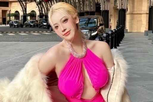 Nu KOL Trung Quoc dot tu vi lien tuc thuc khuya hinh anh