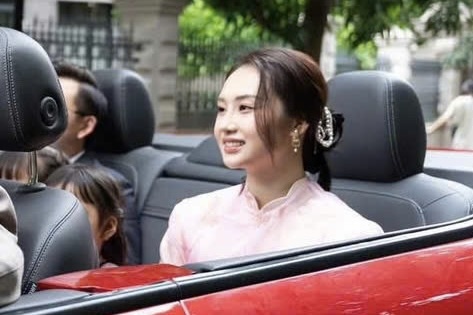 Chi dau A hau Phuong Nhi gay chu y hinh anh