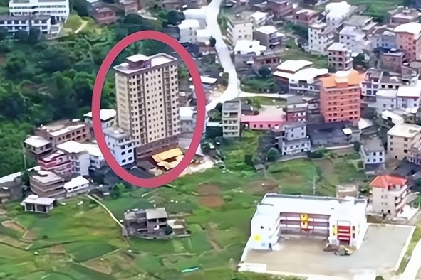 Ca dong ho o TQ gop tien xay chung cu 15 tang, 100 nguoi song chung hinh anh