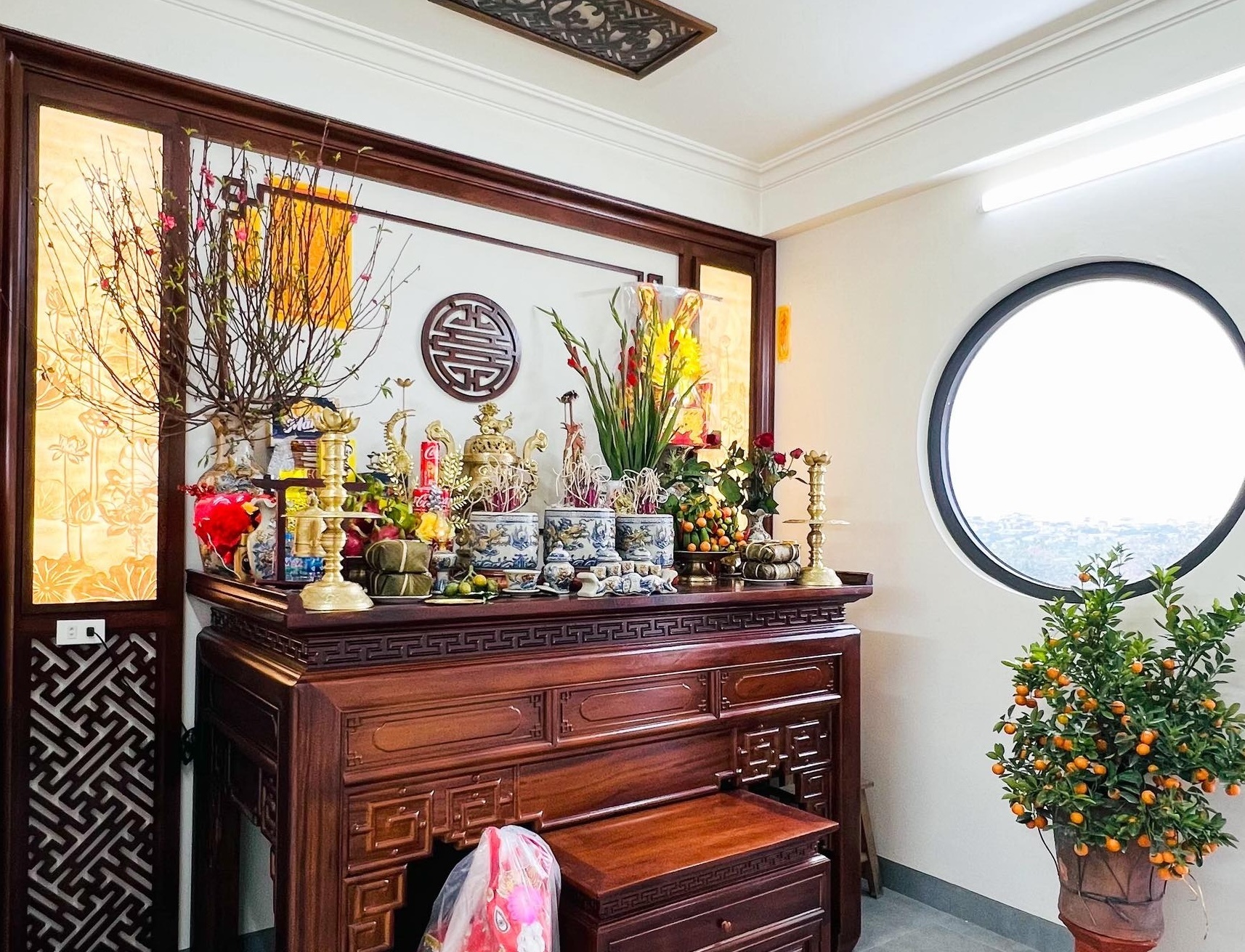 Nen tia chan nhang hay cung ong Cong ong Tao truoc? hinh anh