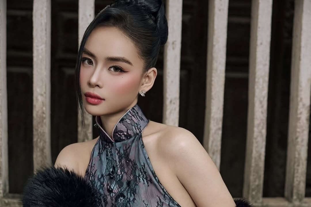 Dan WAG Viet hoa 'ba phu ho', 'nang tho' tren duong dua ao dai Tet hinh anh