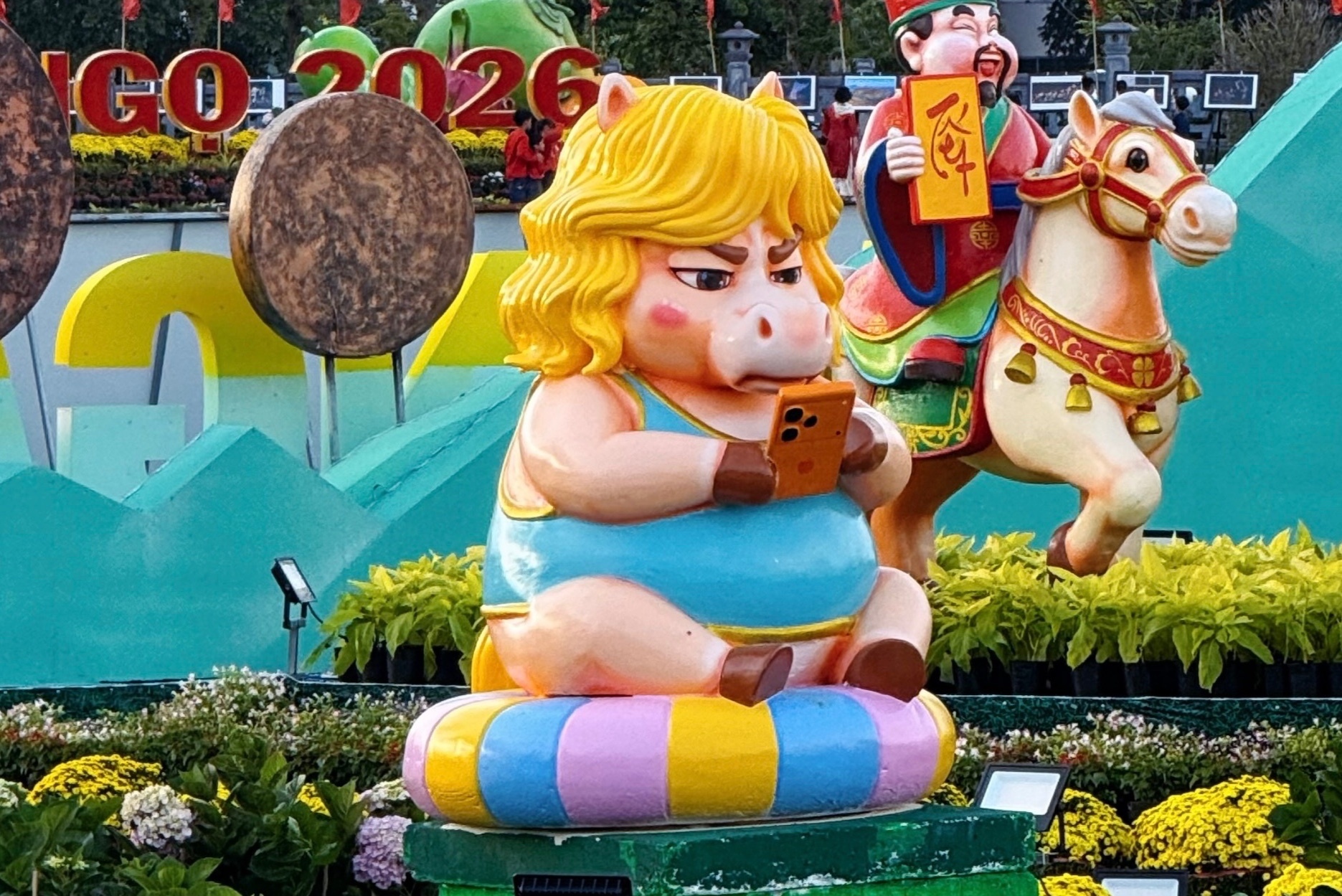 Linh vat ngua mat 'coc', luot iPhone 17 Pro Max gay cuoi hinh anh