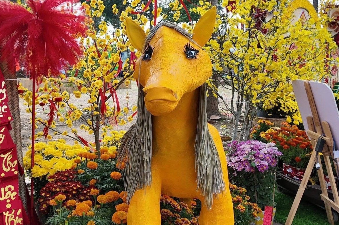 Linh vat ngua 'noi mi, toc bach kim' o mien Tay bi che hinh anh