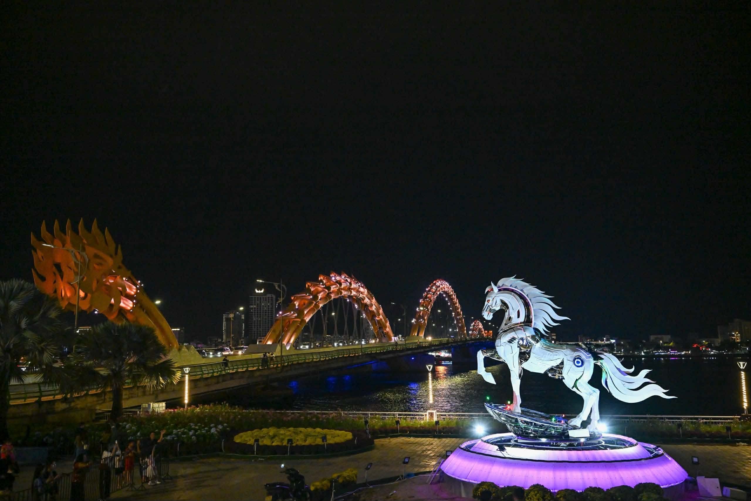 Thanh Giong cuoi ngua anh 4