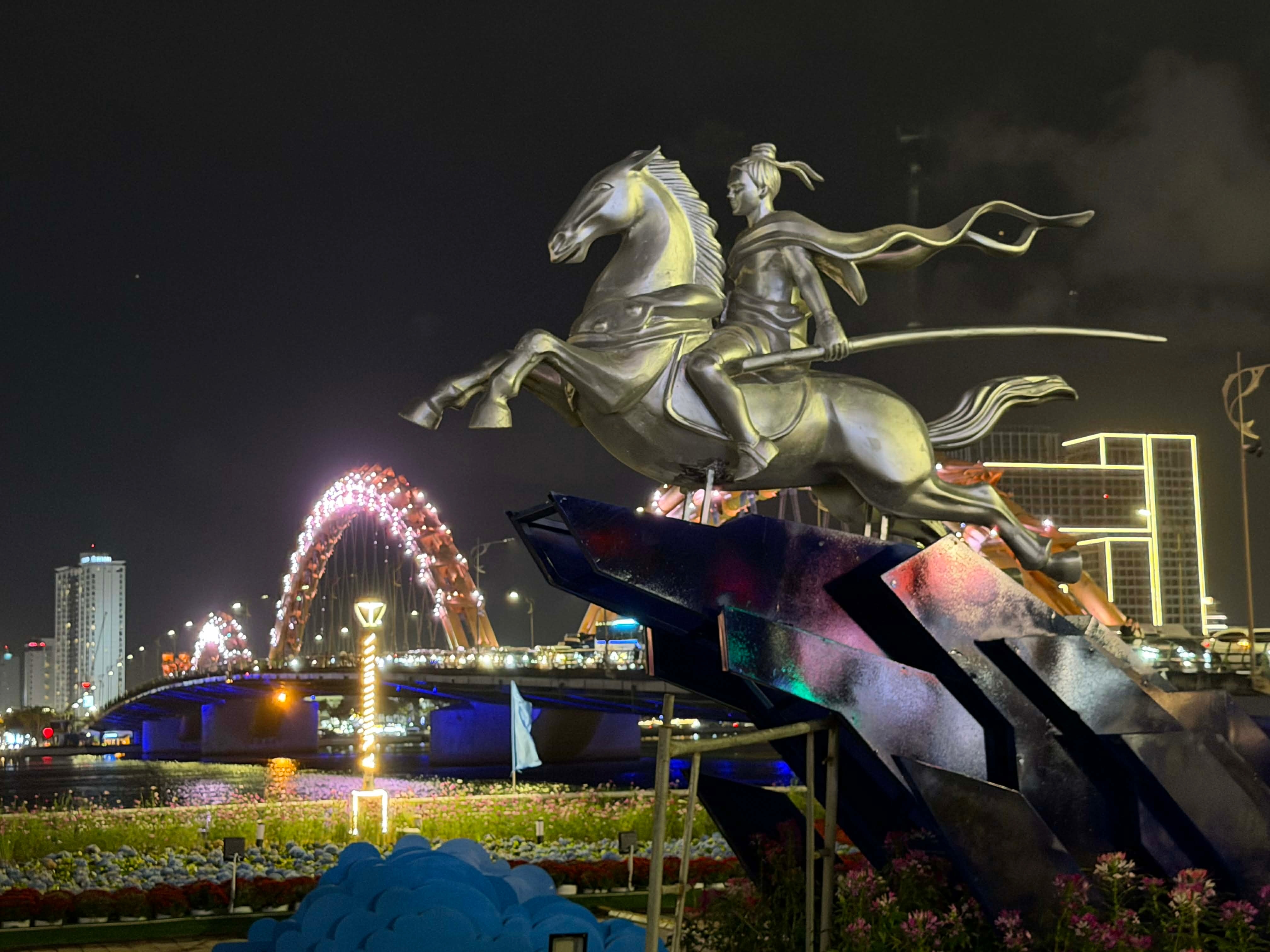 Thanh Giong cuoi ngua anh 2