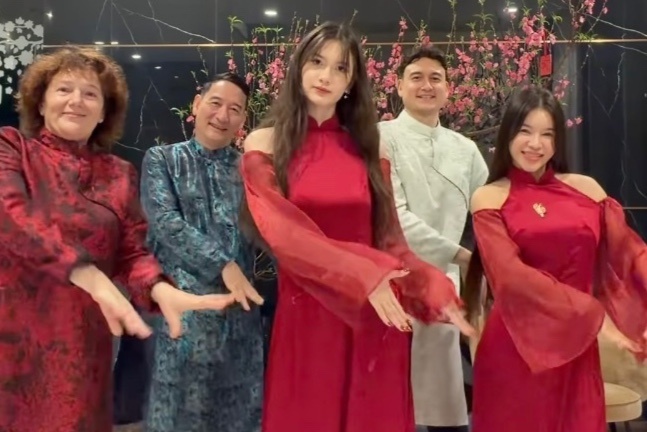 Em gai Dang Van Lam gay sot hinh anh