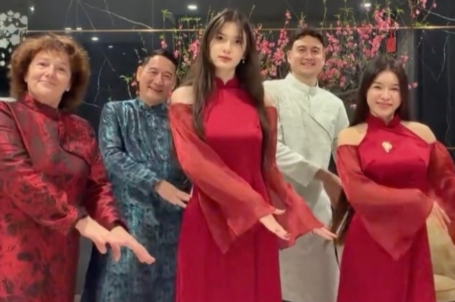 Em gai 'cuc pham' cua Dang Van Lam hinh anh