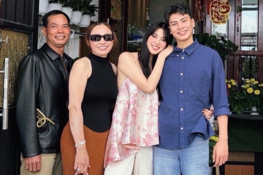 Em trai Hoa hau Tieu Vy gay chu y hinh anh