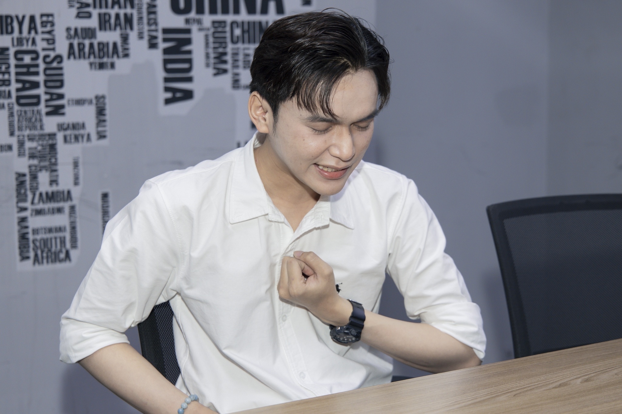 Sang mac vest di lam, toi chay xe om o TP.HCM vi can tien hinh anh