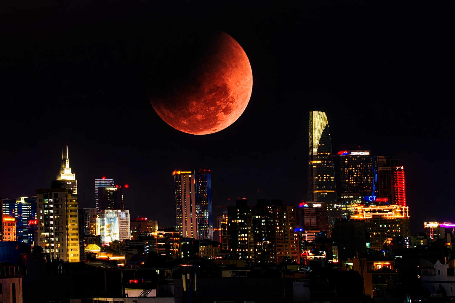 Ngam 'trang mau' sieu thuc khap Viet Nam hinh anh