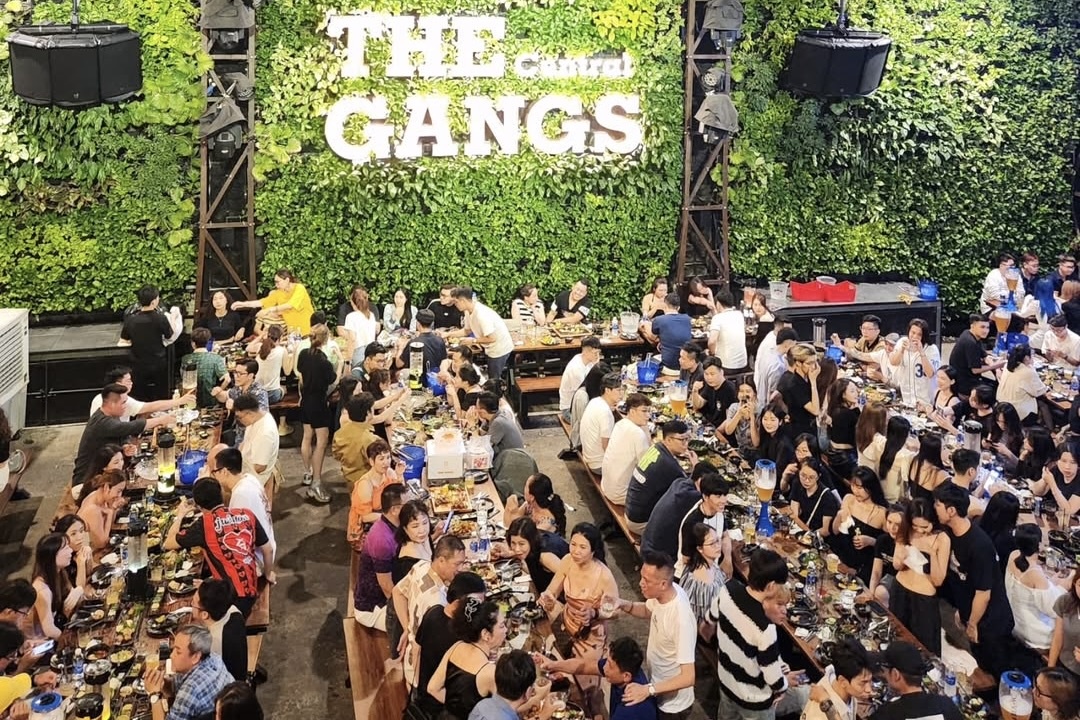 Quan nhau o TP.HCM bi chi trich vi giu coc cua khach mac ket o Dubai hinh anh