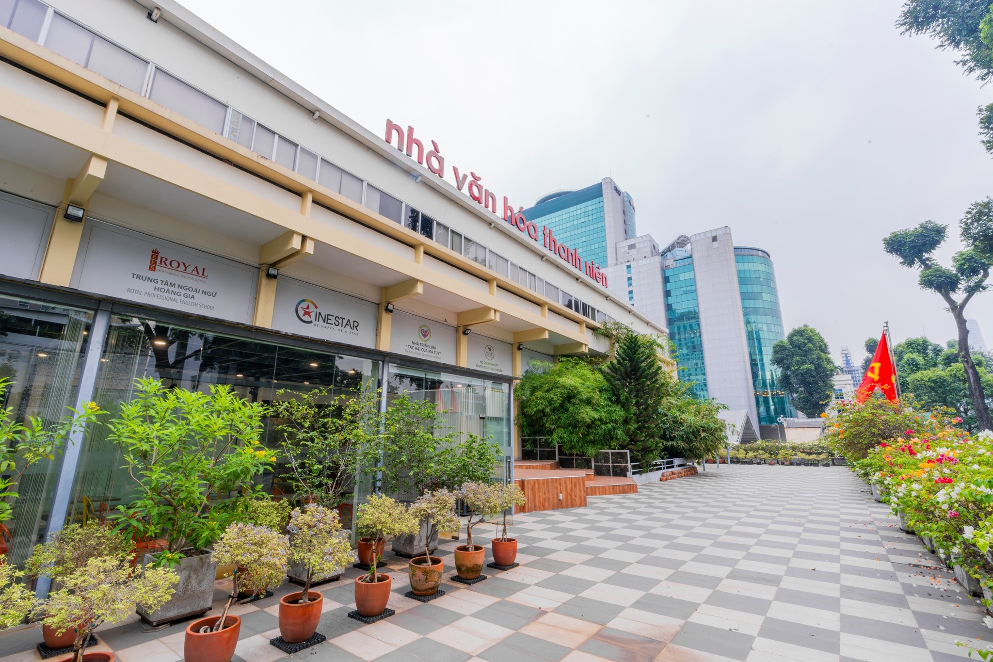 Tam dong cua Nha van hoa Thanh nien TP.HCM hinh anh