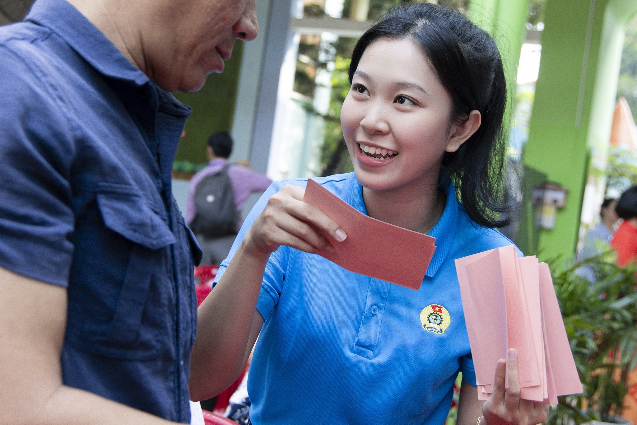 Co giao Gen Z tat bat trong ngay bau cu tai TP.HCM hinh anh