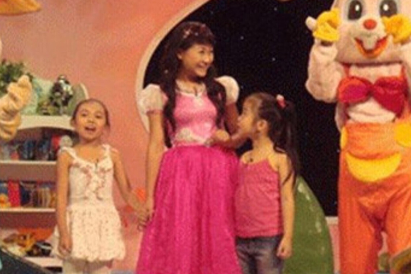 'Chi Kinh Hong' noi tieng 17 nam truoc gio ra sao? hinh anh