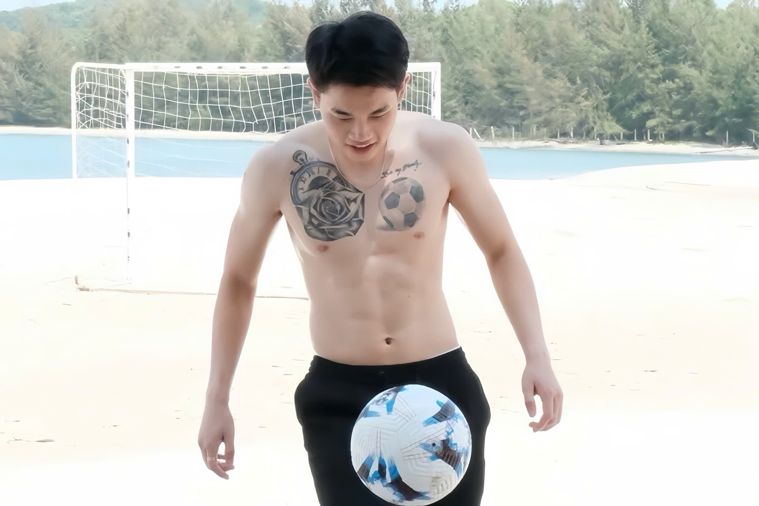 Dinh Bac khoe co bung 6 mui hinh anh