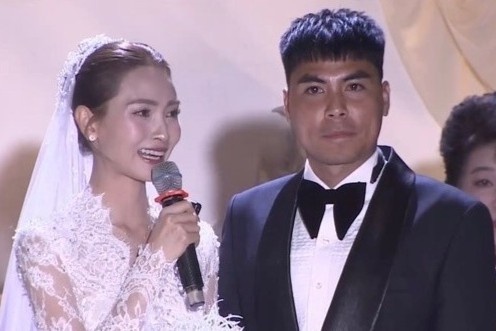 MC Mu Tat bat khoc trong le cuoi, lan dau goi Duc Huy la 'anh' hinh anh