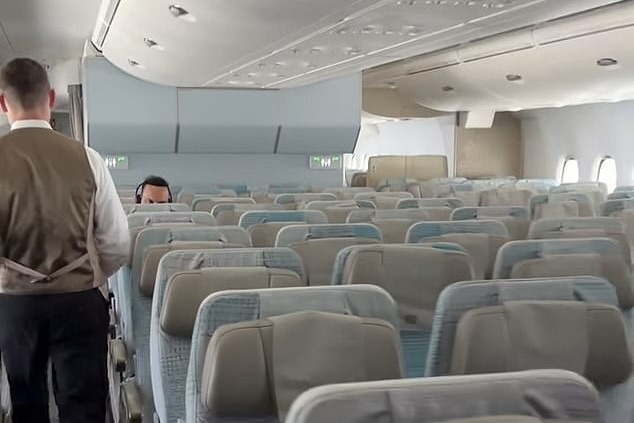 Ben trong nhung 'chuyen bay ma' den Dubai hinh anh