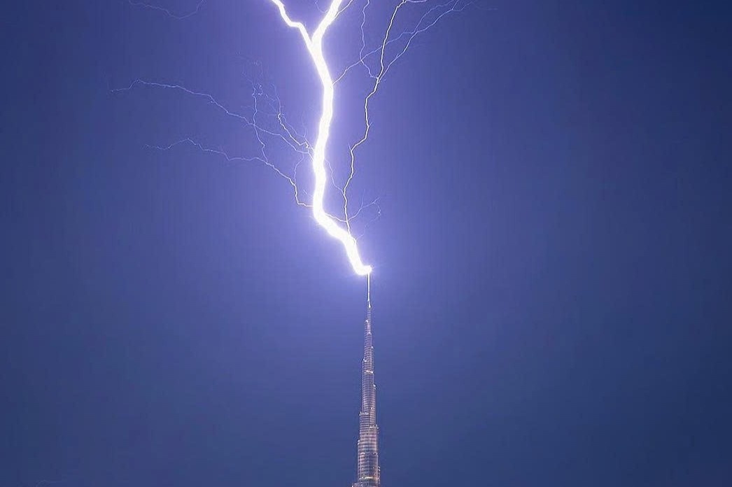 Khoanh khac set danh thang vao toa nha cao nhat the gioi hinh anh