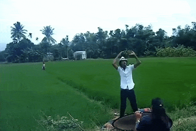 Clip hau truong MV World Cup 2010 o Nha Trang bat ngo noi tro lai hinh anh